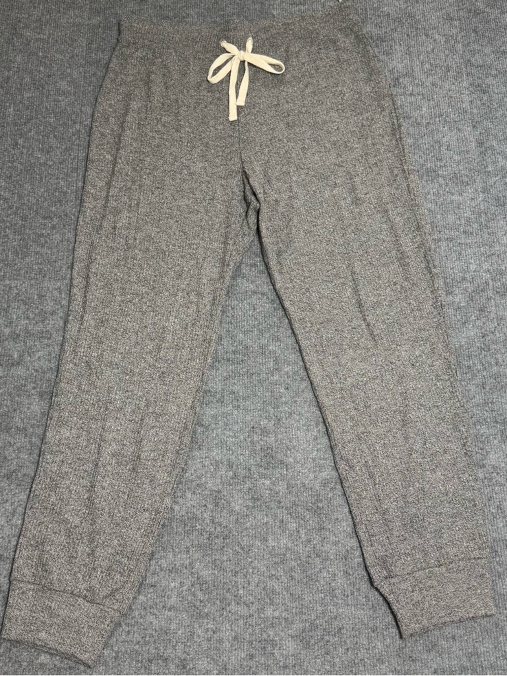 Saks Fifth Avenue NWT Knit Joggers Large Gray Quiet Luxury Soft Athleisure